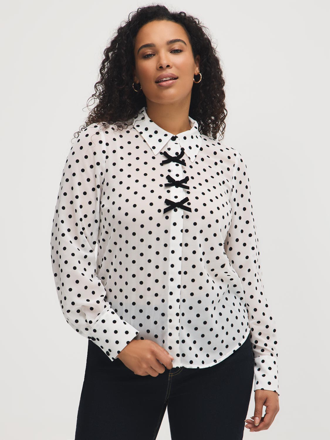 Blouse en mousseline de soie à nœud en velours