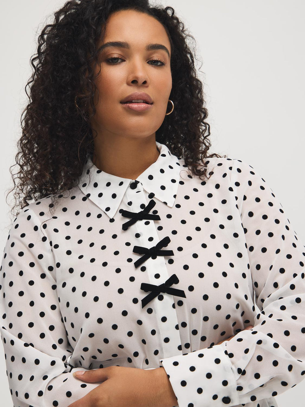 Blouse en mousseline de soie à nœud en velours