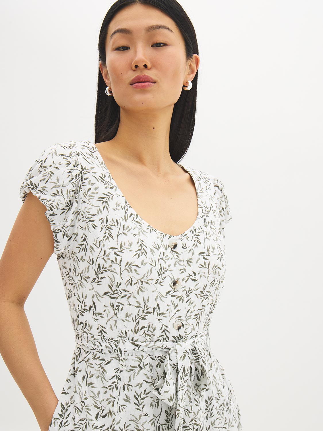 Robe mi-longue boutonnée à imprimé feuillage
