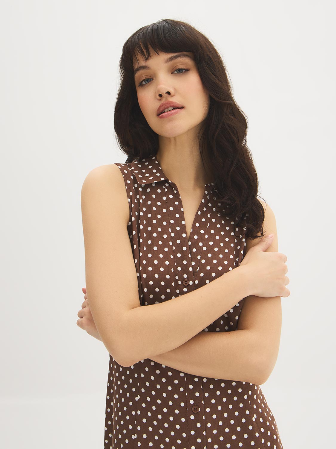Robe chemise courte sans manches à pois