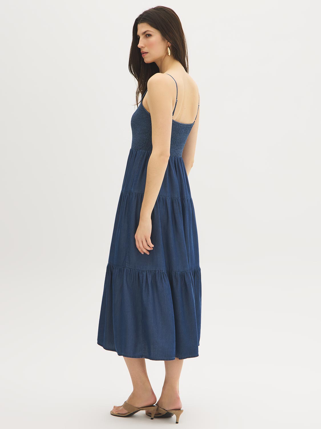 Robe midi en jean étagée smockée