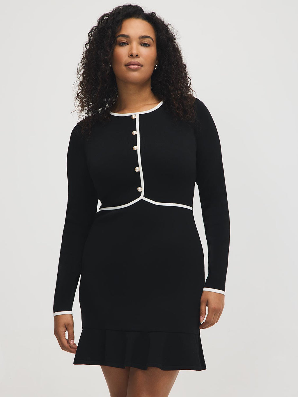Robe pull courte à liseré contrastant