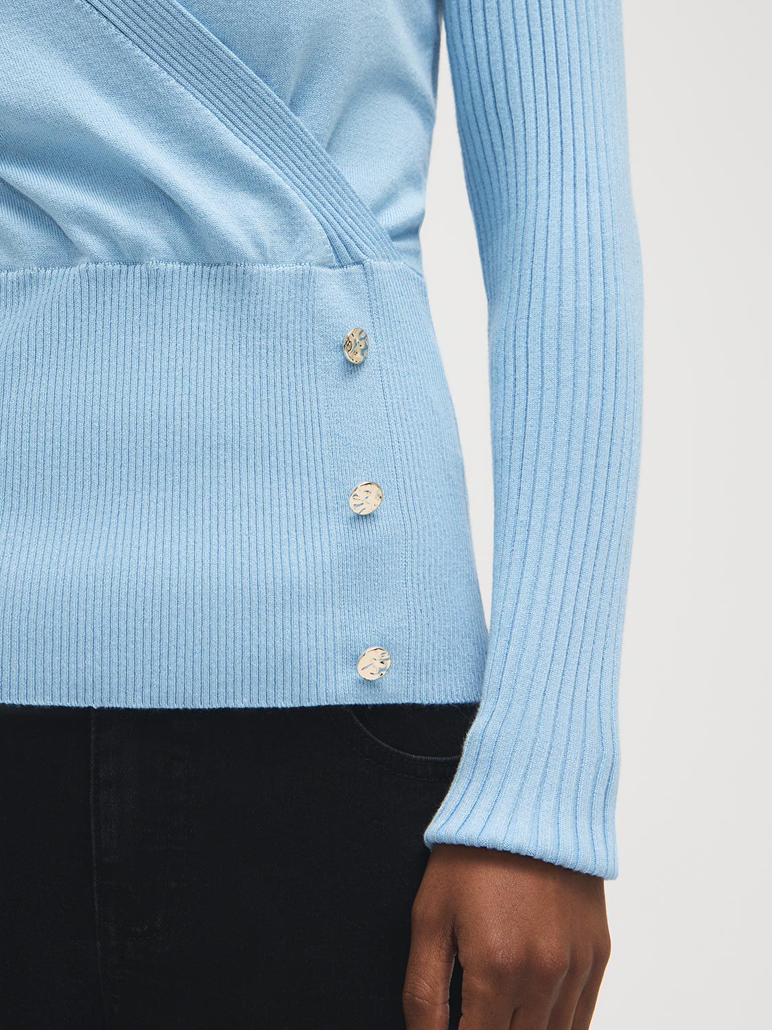 Pull cache-cœur boutonné