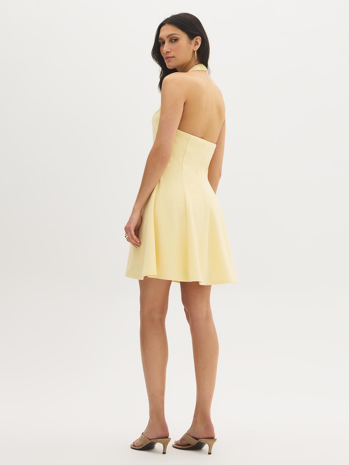 Mini-robe licou à décolleté en V
