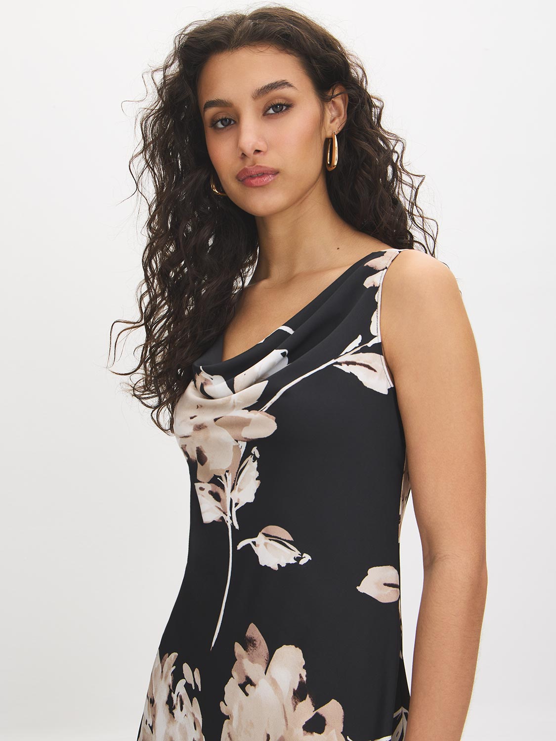 Robe à col bénitier fleuri