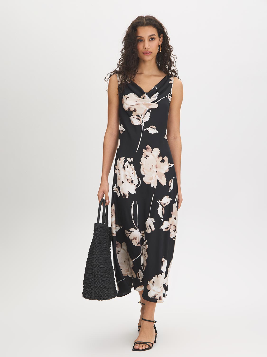 Robe à col bénitier fleuri