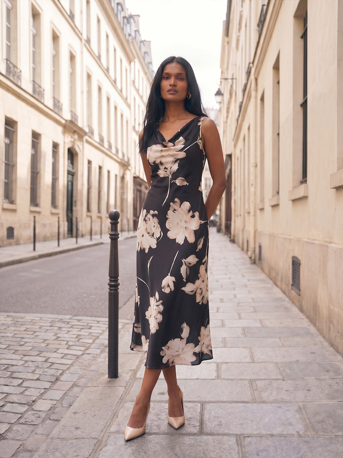 Robe à col bénitier fleuri
