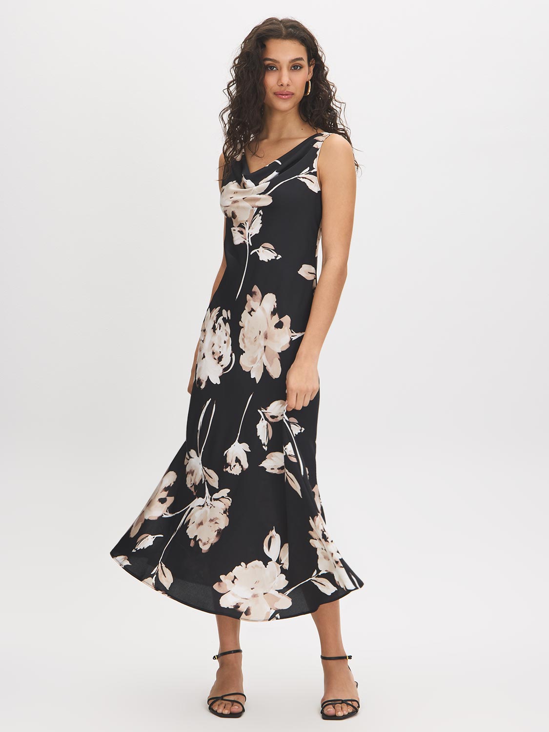 Robe à col bénitier fleuri