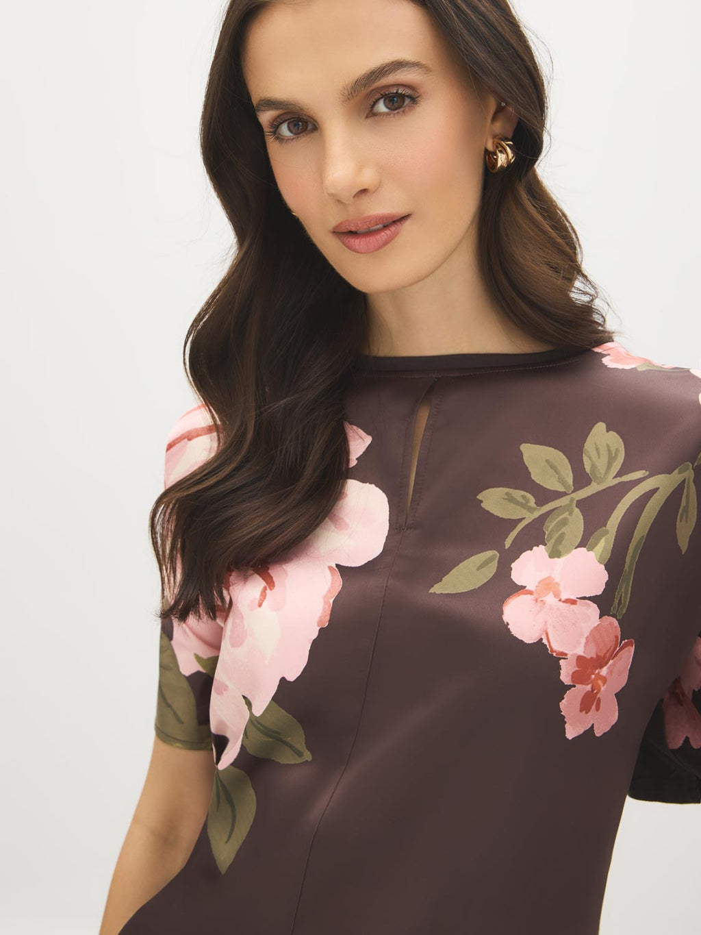 Haut à manches dolman en satin floral sur le devant